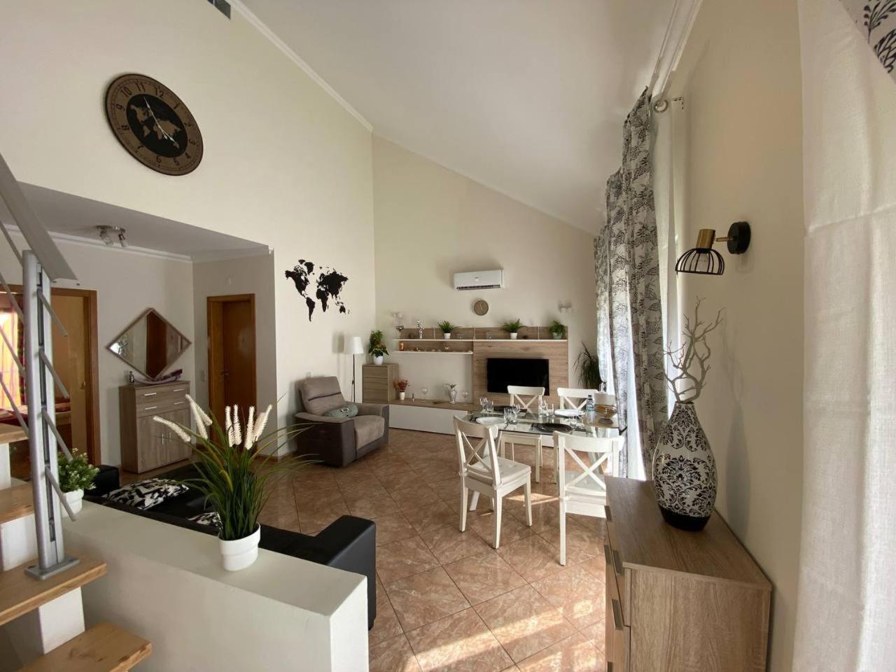 Guesthouse Milagre Centro ฟารู ภายนอก รูปภาพ